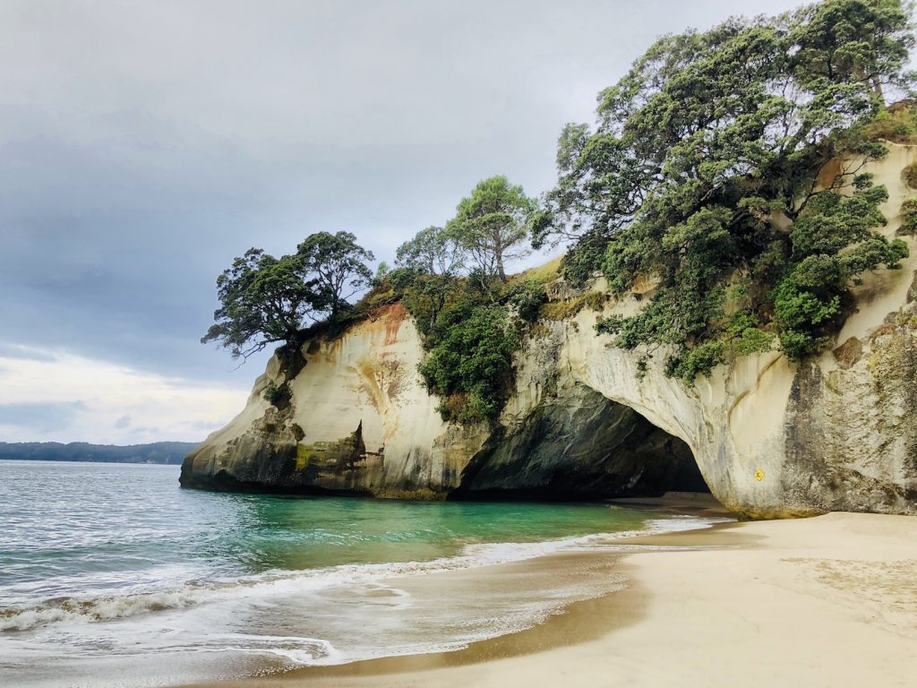 Cathedral Cave in der Cathedral Cove Bucht Neuseeland