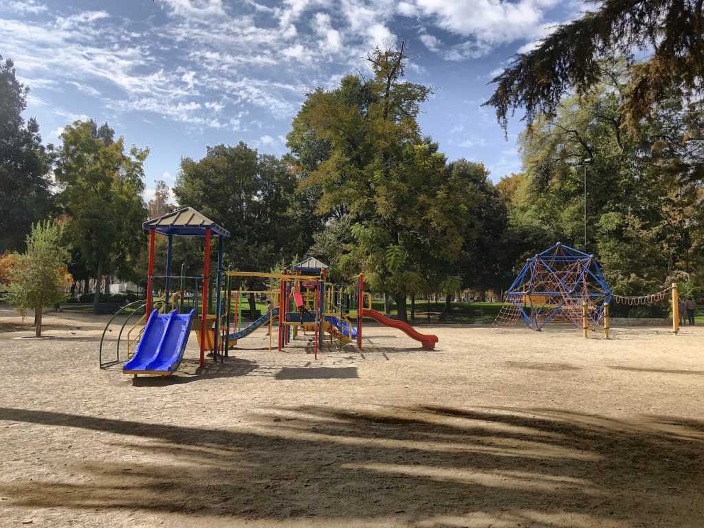 Park mit Spielplatz in Santiago de Chile