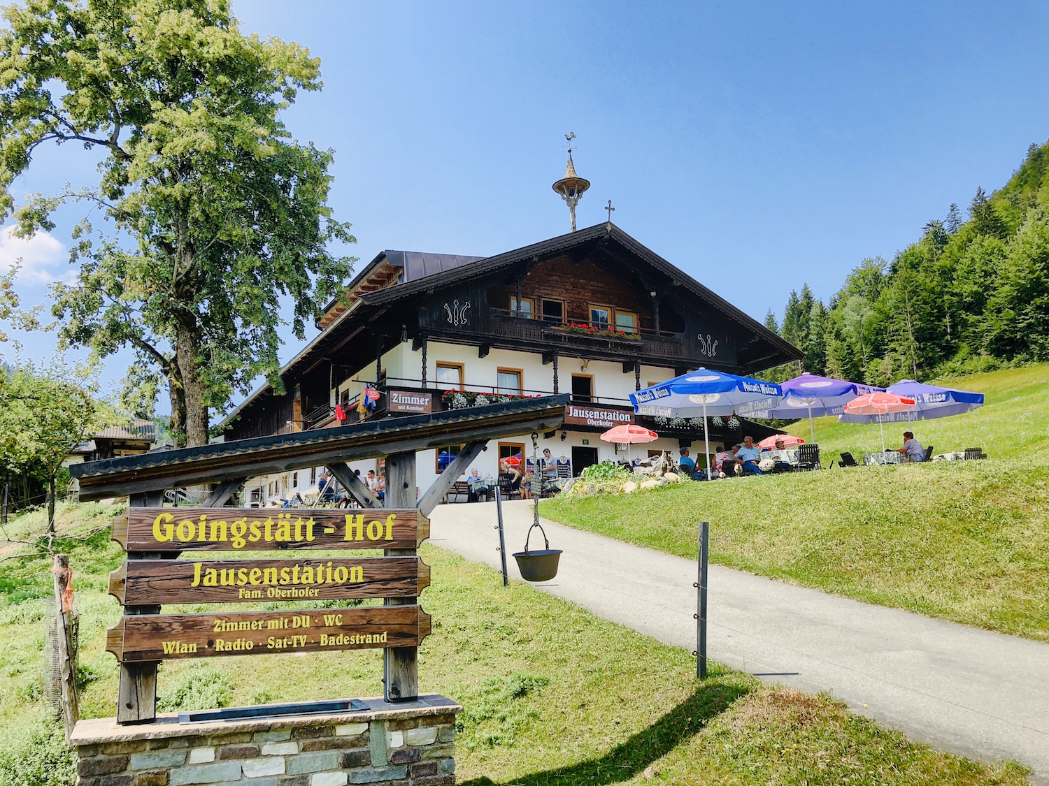 Blick auf die Jausenstation Goingstätt am Hintersteiner See, Tirol in Österreich