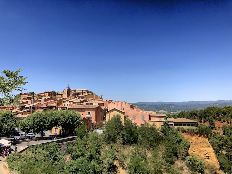 Blick auf Roussillon